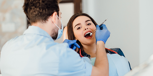 Diş Çekimi (Dişlerin Normal ve Cerrahi Çekimleri - Gömülü Diş Çekimleri)